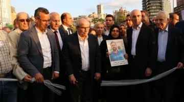 في الذكرى الخامسة لانفجار مرفأ بيروت: وزير الزراعة اللبناني يزرع شجرة زيتون ت honoring كل ضحية.