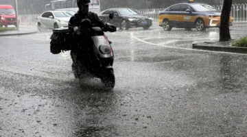 في بكين… إخلاء 82 ألف فرد نتيجة تساقط الأمطار الغزيرة