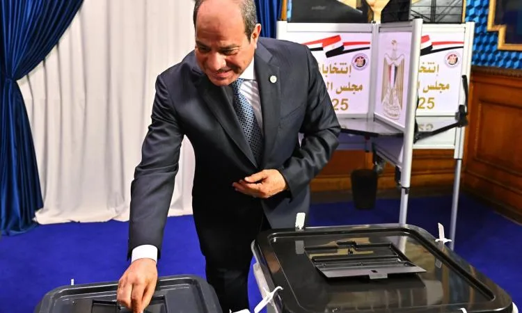 فيديو: الرئيس السيسي يشارك في التصويت لانتخابات مجلس الشيوخ فيديو: الرئيس السيسي يشارك في التصويت لانتخابات مجلس الشيوخ