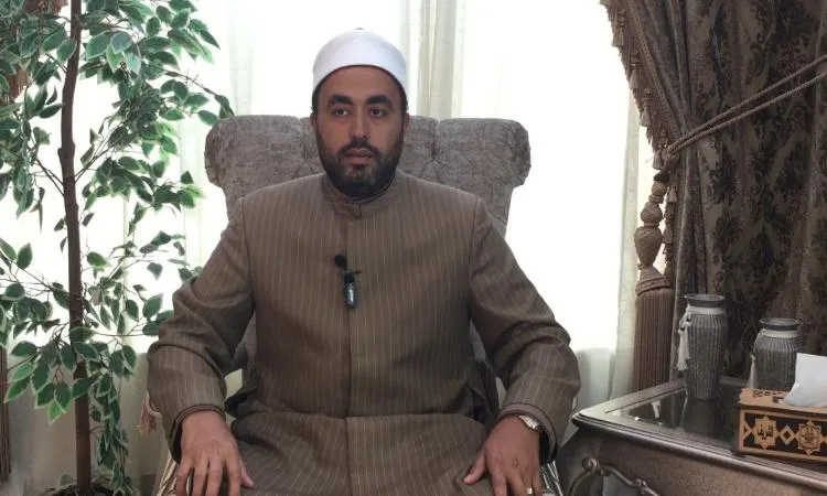 فيديو.. عضو في “الأزهر للفتوى” يحث على الاقتداء بسمات النبي “اللطيف المتسامح”. فيديو.. عضو في “الأزهر للفتوى” يحث على الاقتداء بسمات النبي “اللطيف المتسامح”.
