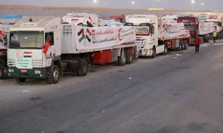 قافلة المساعدات المصرية الثامنة تحت عنوان ‘زاد العزة’ تتوجه إلى غزة عبر معبر رفح قافلة المساعدات المصرية الثامنة تحت عنوان ‘زاد العزة’ تتوجه إلى غزة عبر معبر رفح