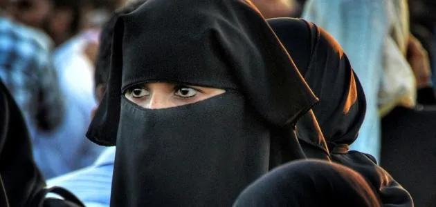 قضية «أمينة» في محكمة الأسرة: سرقة الملابس الداخلية للجيران قضية «أمينة» في محكمة الأسرة: سرقة الملابس الداخلية للجيران