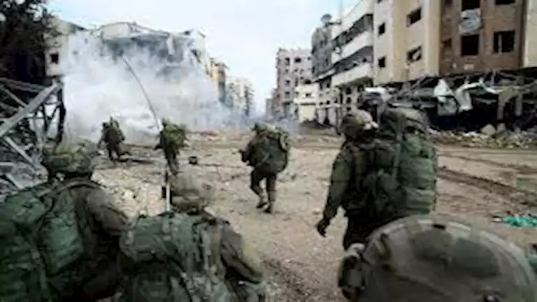 قوات الاحتلال الإسرائيلي تقبض على 4 فلسطينيين في محافظة نابلس قوات الاحتلال الإسرائيلي تقبض على 4 فلسطينيين في محافظة نابلس