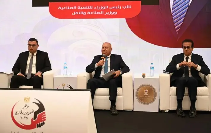كامل الوزير يتحدث في مؤتمر المصريين في الخارج: القطاعان الصناعي ووسائل النقل أساسا التنمية الشاملة كامل الوزير يتحدث في مؤتمر المصريين في الخارج: القطاعان الصناعي ووسائل النقل أساسا التنمية الشاملة