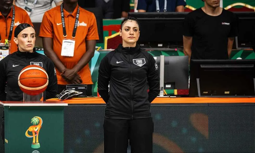 كرة سلة: منتخب نيجيريا يتوج بلقب الأفروباسكت للسيدات بفوزه على مالي بصافرة مصرية كرة سلة: منتخب نيجيريا يتوج بلقب الأفروباسكت للسيدات بفوزه على مالي بصافرة مصرية