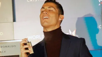 كريستيانو رونالدو يصبح أول لاعب كرة قدم مليارير