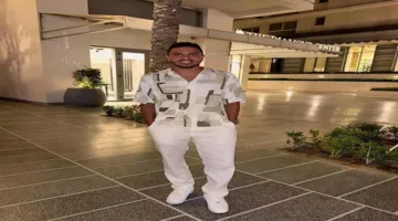 كريم الدبيس يشارك صورة مع ستة لاعبين.