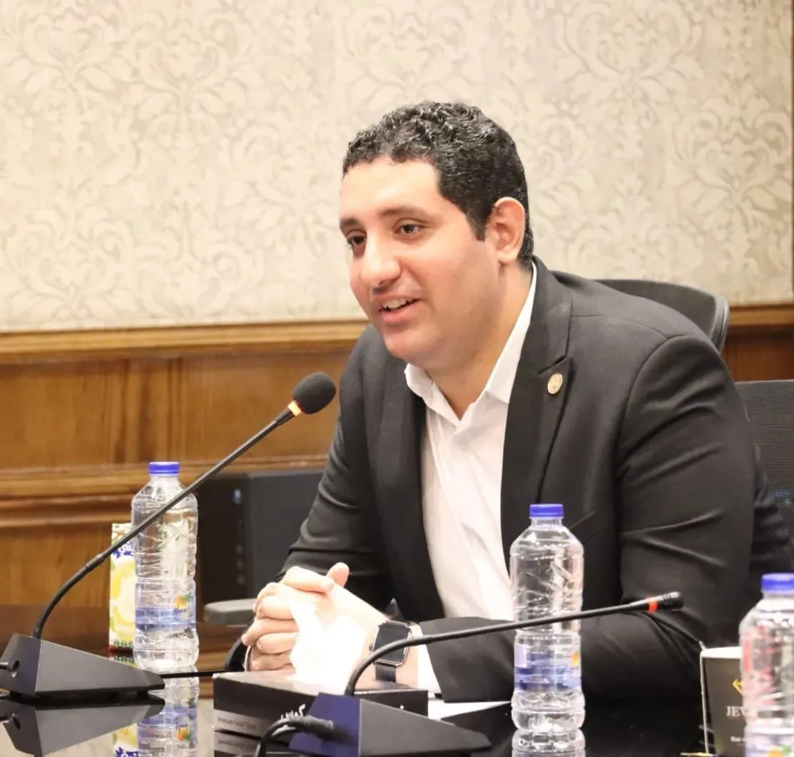 كريم عادل: السيسي يُعد مصدر إلهام لجيل الإعلاميين في مصر كريم عادل: السيسي يُعد مصدر إلهام لجيل الإعلاميين في مصر