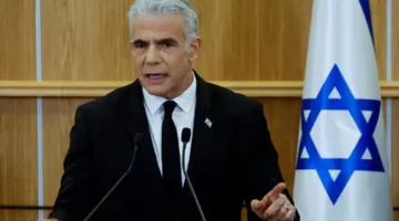 لابيد: قرار الحكومة الإسرائيلية باجتياح غزة يمثل كارثة ستؤدي إلى وفاة الرهائن والعديد من الجنود.