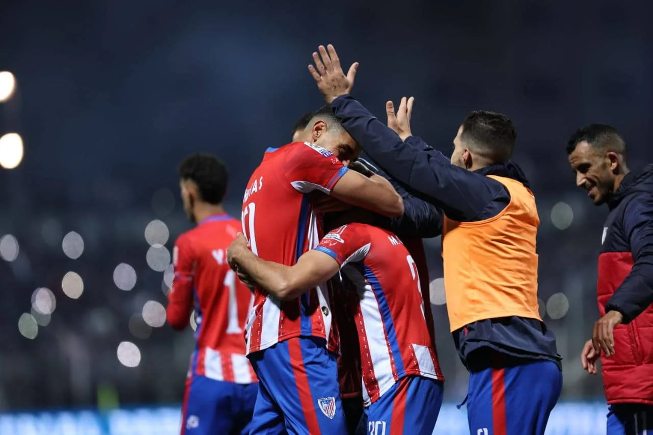 لاعب في الدوري المغربي يسبح إلى إسبانيا… ما السبب وراء ذلك؟ لاعب في الدوري المغربي يسبح إلى إسبانيا… ما السبب وراء ذلك؟