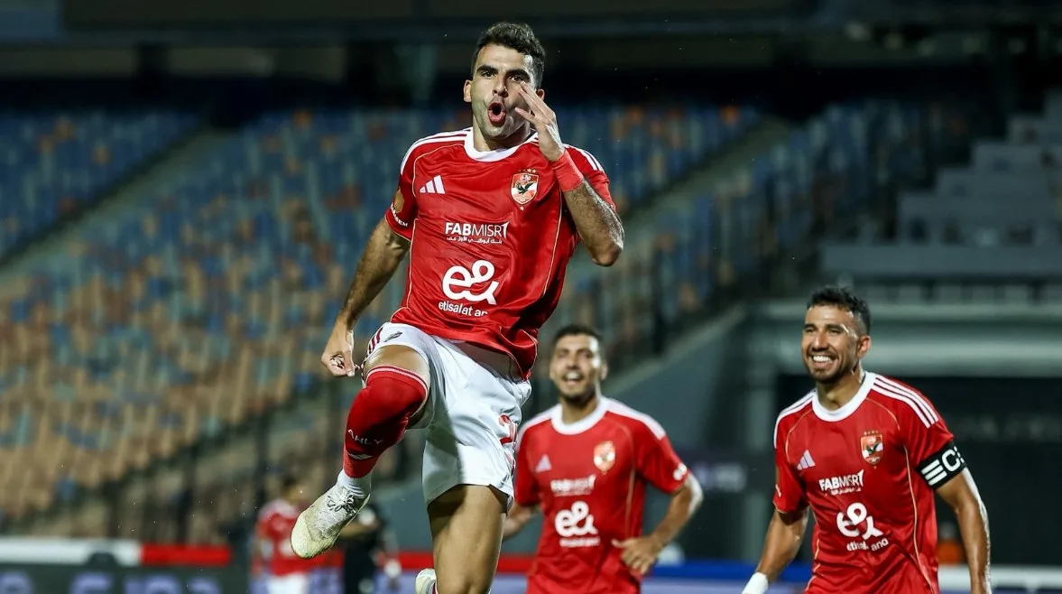لاعبو الأهلي يكررون احتجاجاتهم ضد ريبيرو قبل مواجهة بيراميدز لاعبو الأهلي يكررون احتجاجاتهم ضد ريبيرو قبل مواجهة بيراميدز