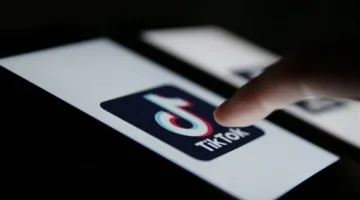 «لجنة الاتصالات في البرلمان»: ملاحقة 11 مؤثراً مخالفاً على «تيك توك» مستمرة