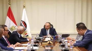 لقاء بين وزير الأعمال وممثلي الاتحاد العام لنقابات العمال في مصر