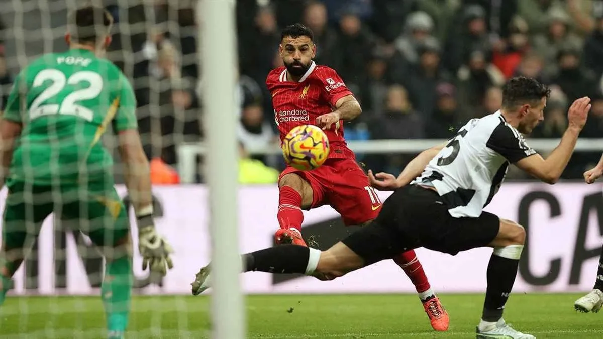 ليفربول يتفوق على نيوكاسل يونايتد بهدف واحد في الشوط الأول ليفربول يتفوق على نيوكاسل يونايتد بهدف واحد في الشوط الأول