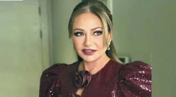 ليلى علوي تتألق بإطلالة عصرية على شواطئ ميكونوس (صور)