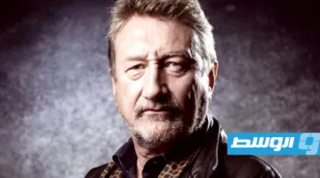 مؤلف «بيكي بلايندرز» يتولى كتابة نص الفيلم الجديد لـ«جيمس بوند»