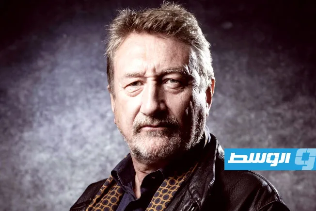مؤلف «بيكي بلايندرز» يتولى كتابة نص الفيلم الجديد لـ«جيمس بوند»