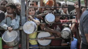 مئات القتلى في غزة بسبب المجاعة والضربات الإسرائيلية.