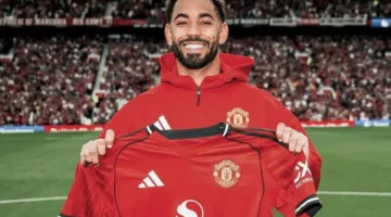 ماثيوس كونها ينقل رسالة تشجيعية لجماهير مانشستر يونايتد قبل بدء المباراة