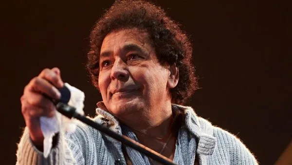 «مالك البصمة الفريدة».. الشركة المتحدة تُرسل رسالة للكينج محمد منير بعد حالته الصحية الطارئة.