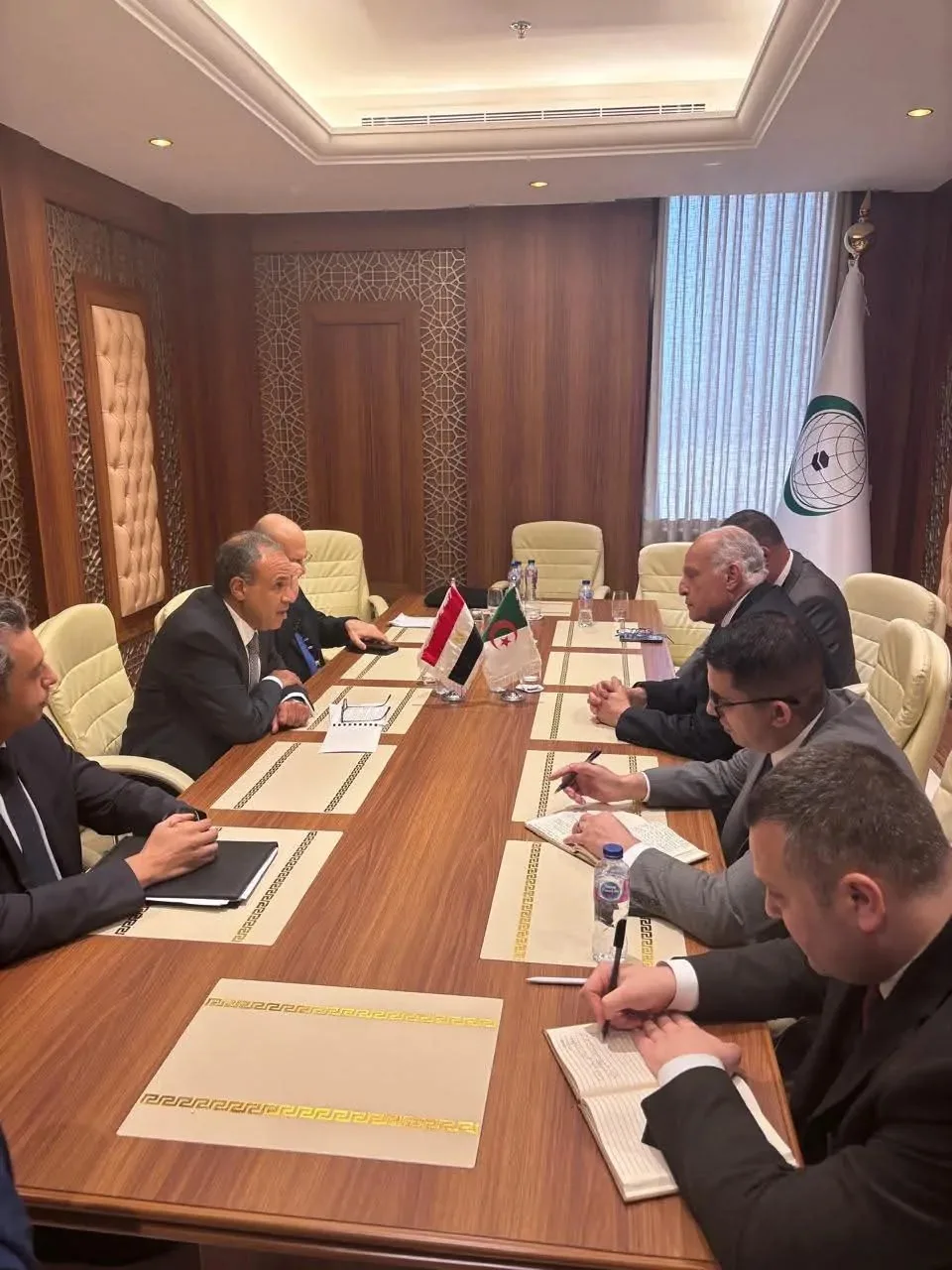 مباحثات مصرية جزائرية في جدة لتعزيز التعاون الثنائي ومتابعة التطورات الإقليمية