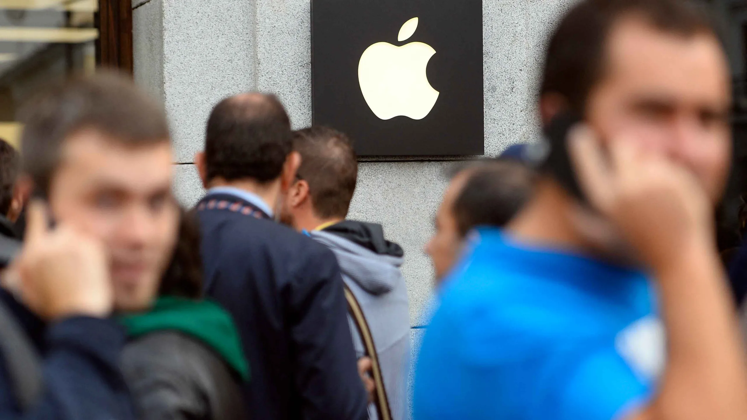 مبيعات “آيفون 16” في 3 أشهر تتجاوز ناتج بعض الدول السنوي.. هل سيؤثر ذلك على سعر السهم؟ مبيعات “آيفون 16” في 3 أشهر تتجاوز ناتج بعض الدول السنوي.. هل سيؤثر ذلك على سعر السهم؟