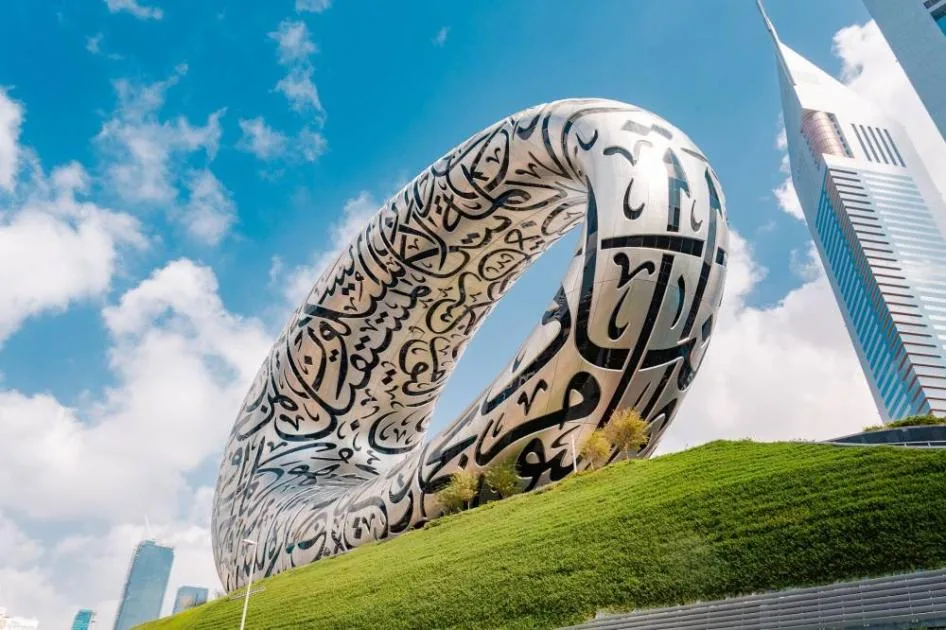 متحف المستقبل في دبي يسجل رقماً قياسياً بزيارة 4 ملايين شخص منذ تدشينه متحف المستقبل في دبي يسجل رقماً قياسياً بزيارة 4 ملايين شخص منذ تدشينه