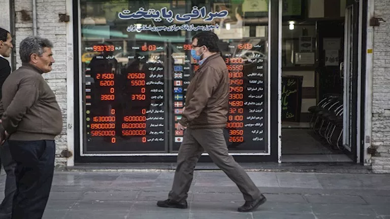 مجلس الشورى الإيراني يوافق على حذف 4 أصفار من العملة مع الاحتفاظ بـ”