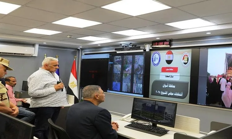 محافظ أسوان يراقب تقدم الانتخابات محافظ أسوان يراقب تقدم الانتخابات