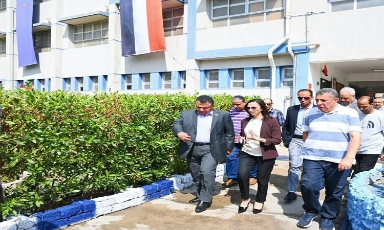 محافظ البحيرة يزور عدة لجان انتخابية لمجلس الشيوخ محافظ البحيرة يزور عدة لجان انتخابية لمجلس الشيوخ