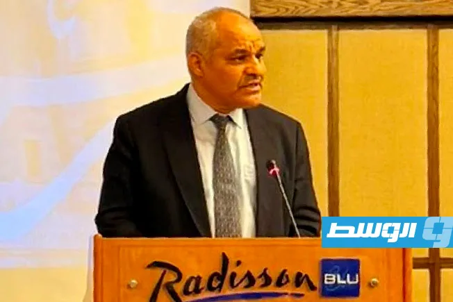 محافظ البنك المركزي يصر على تخفيض سعر الدولار مقابل الدينار محافظ البنك المركزي يصر على تخفيض سعر الدولار مقابل الدينار