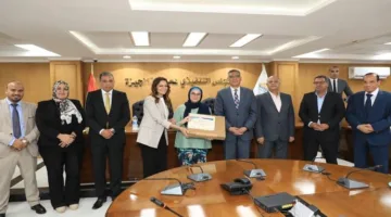 محافظ الجيزة يكرّم المتفوقين في الثانوية العامة والدبلومات الفنية.