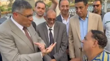 محافظ الجيزة يلبي طلب مواطن بشأن الحصول على شقة أثناء تجواله في الشارع