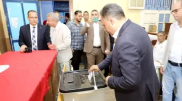 محافظ الشرقية يُمارس حقه الانتخابي في انتخابات الشيوخ: الاقبال يُظهِر وعي المواطنين