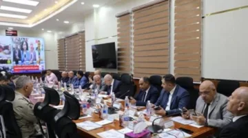 محافظ القاهرة يترأس اجتماعًا شاملاً في غرفة العمليات لمراقبة انتخابات مجلس الشيوخ.