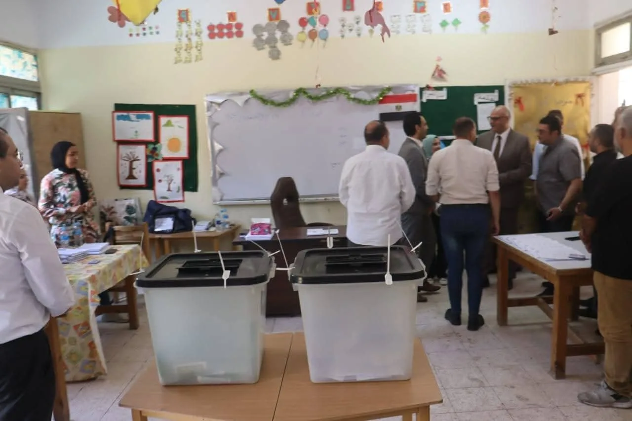 محافظ القليوبية يزور لجان انتخابات مجلس الشيوخ 2025 في مدن العبور والخانكة وشبين القناطر محافظ القليوبية يزور لجان انتخابات مجلس الشيوخ 2025 في مدن العبور والخانكة وشبين القناطر