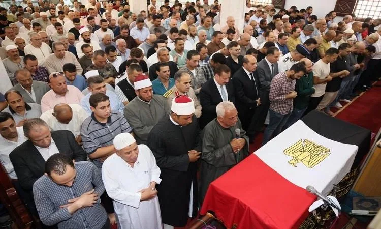 محافظ المنوفية يترأس المراسم العسكرية لجنازة الرائد أحمد حافظ في بلده الأم محافظ المنوفية يترأس المراسم العسكرية لجنازة الرائد أحمد حافظ في بلده الأم