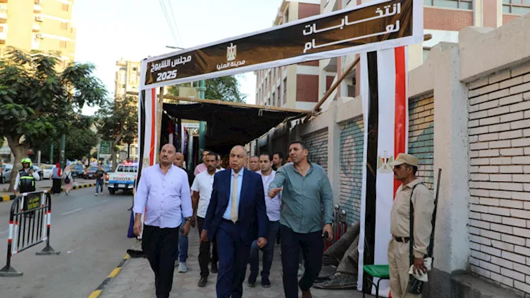 محافظ المنيا يُشدد على استعداد اللجان لاستقبال الناخبين في انتخابات “الشيوخ” (صور) محافظ المنيا يُشدد على استعداد اللجان لاستقبال الناخبين في انتخابات “الشيوخ” (صور)