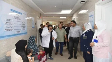 محافظ بورسعيد يشرف على خدمات الرعاية الصحية في وحدة الطب بقرية العاشر من رمضان