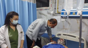 محافظ سوهاج يزور مصابي حريق مطعم «ريبابليك» ويأمر بزيادة الاستعدادات الطارئة في بنك الدم بالمستشفى العام