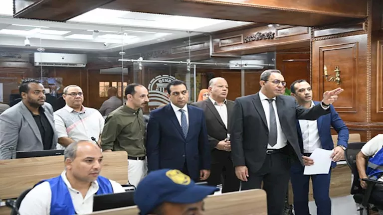 محافظ قنا: سير العملية الانتخابية بسلاسة وفي أجواء هادئة بدون عوائق