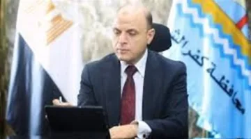 محافظ كفر الشيخ يوزع 20 عقد تقنين لأراضي الدولة على المستفيدين
