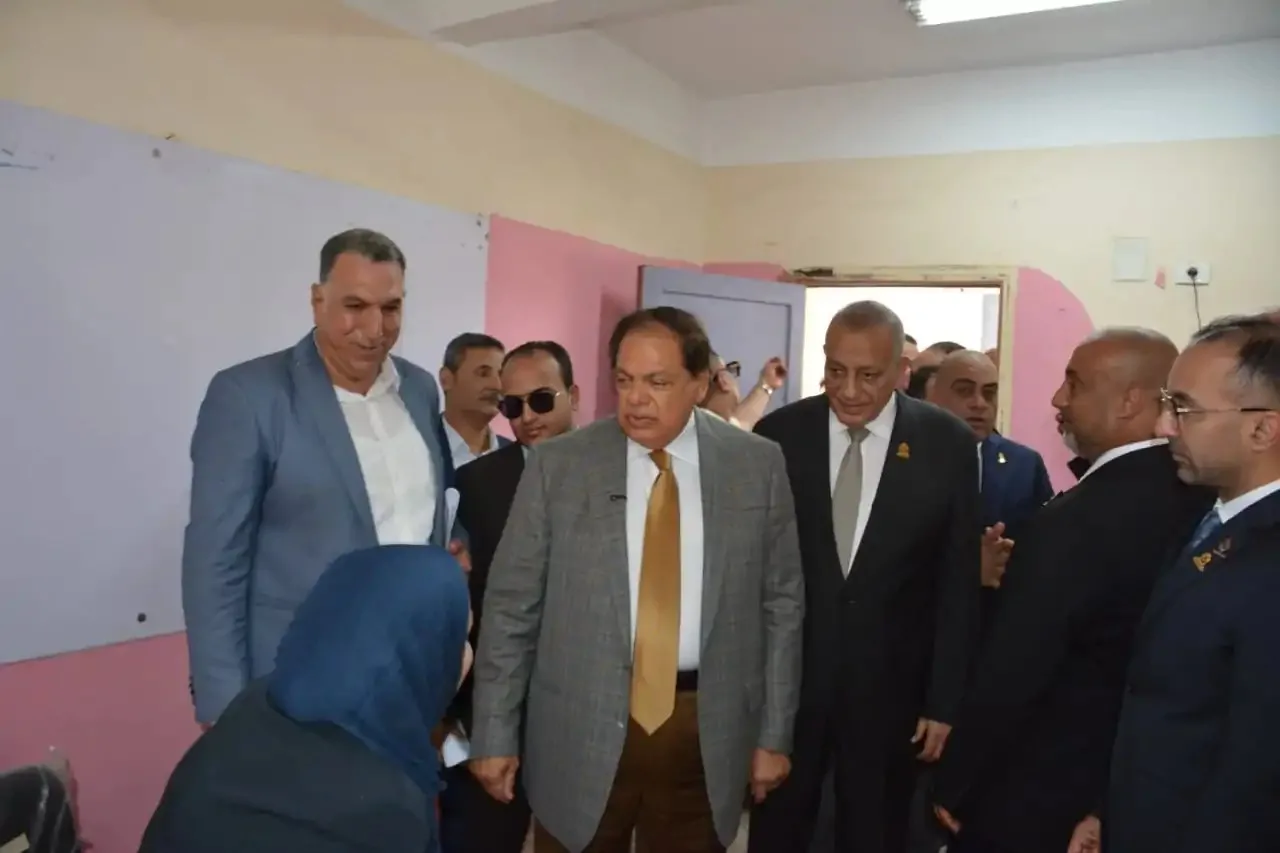 محمد أبو العينين يصوت في انتخابات مجلس الشيوخ 2025: الانخراط واجب وطني يستحق الجدية