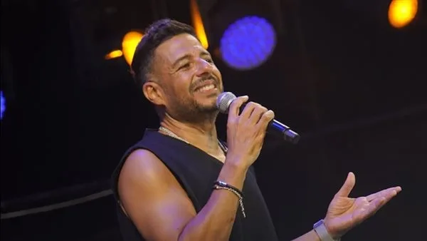 محمد حماقي يُبهِر مهرجان مراسي ويُقدم لجمهوره أغنية “أحب مصر” محمد حماقي يُبهِر مهرجان مراسي ويُقدم لجمهوره أغنية “أحب مصر”
