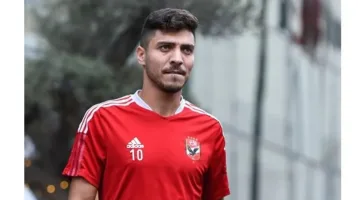 محمد شريف يتولى قيادة هجوم الأهلي في الموسم الجديد بتوجيه من ريبيرو.. وجراديشار سيكون البديل.