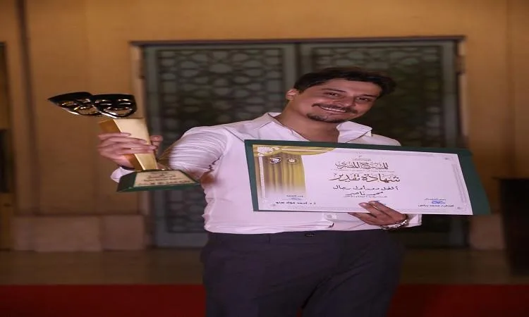 محمد ناصر يفوز بجائزة أفضل ممثل في المهرجان القومي للمسرح