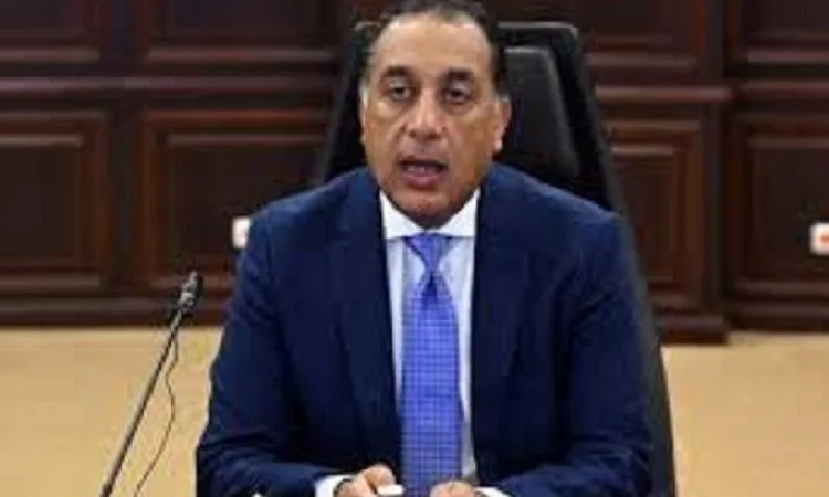 “مدبولي” يعلن أن الحكومة ستساند المستأجرين وتوفر لهم مساكن بديلة. “مدبولي” يعلن أن الحكومة ستساند المستأجرين وتوفر لهم مساكن بديلة.