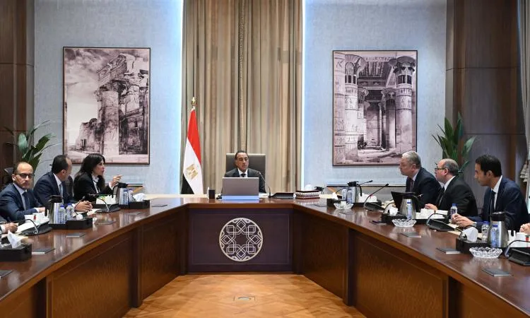 مدبولي يواصل متابعة آخر التطورات في تنفيذ مشروعات المبادرة الرئاسية حياة كريمة
