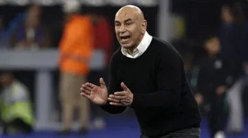 مدرب ومنسق منتخب مصر يسببان جدلاً بسبب فنجان شاي (فيديو)