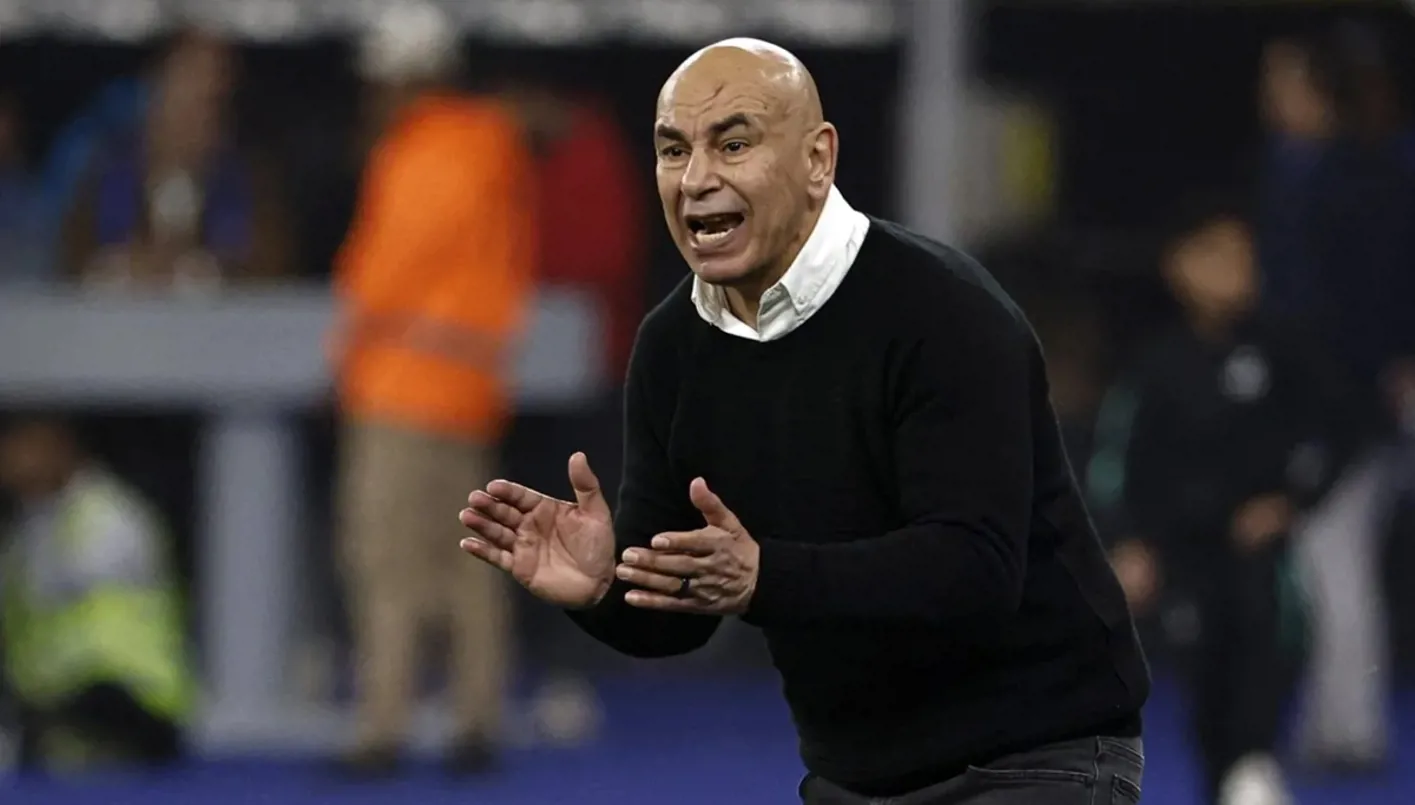 مدرب ومنسق منتخب مصر يسببان جدلاً بسبب فنجان شاي (فيديو) مدرب ومنسق منتخب مصر يسببان جدلاً بسبب فنجان شاي (فيديو)